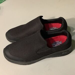 Skechers Slip-resistant Air-cooled wide fit slip ons, size 9.5
